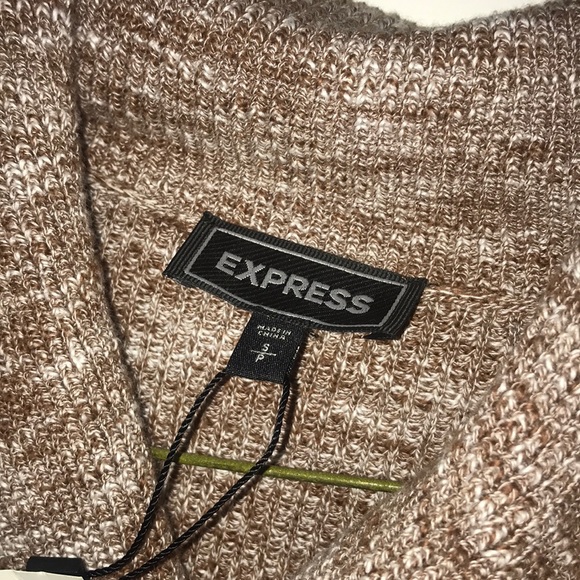 BRAND NEW EXPRESS SWEATER ! - Picture 3 of 4